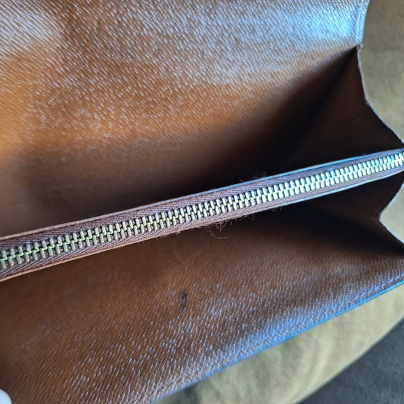 FINAL Sale! 💯 % Authentic LV Sarah Wallet vintage, good condition. - Picture 6 of 16